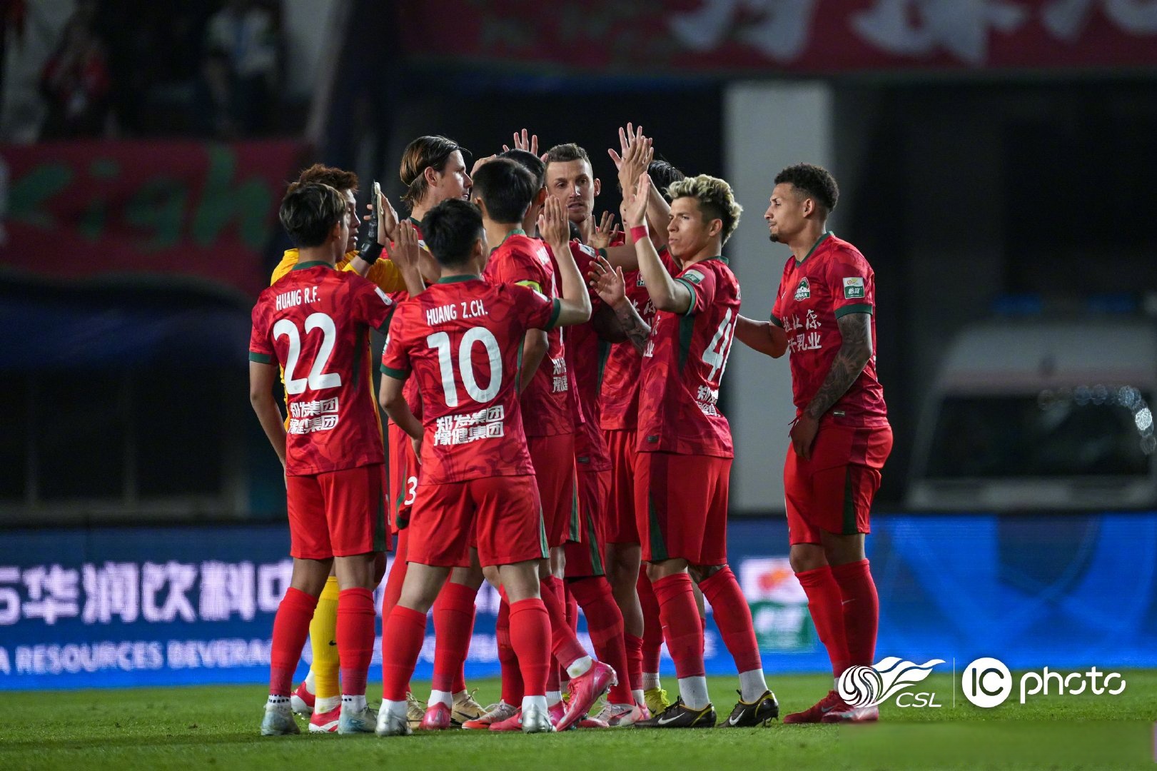 爱游戏-赛地聚焦——西甲赛前热度飙升，菲尼克斯太阳远射贴柱，压力陡增，年轻球员得到机会的简单介绍